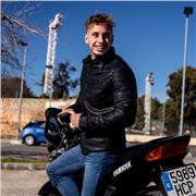 Profesor de Natación imparte clases a todo tipo de alumnos